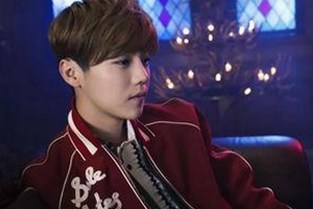 王源片场篮球秀运动魅力，娱乐圈的多面少年画像