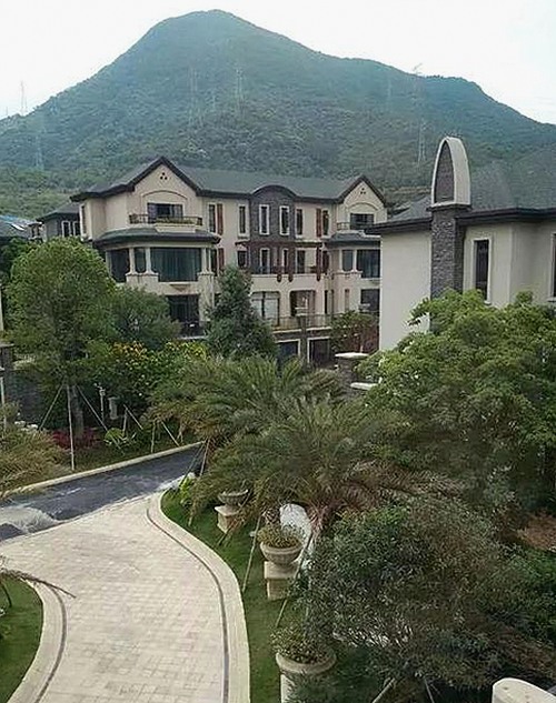 91黑料网APP下载成网络热议焦点，聚合明星秘闻与黑料八卦