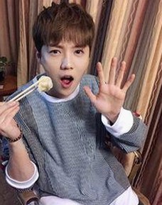 娱乐圈又起波澜！她的态度和动作引发网友热议🔥