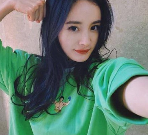 亲姐姐新作火爆上线，黑丝撕裂与喷水高潮引热议